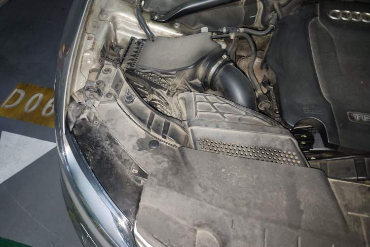 Used Audi Q5 2015 40 TFSI Comfort Model Engine Bay Right