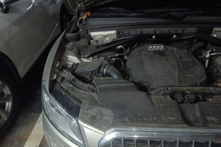 Used Audi Q5 2015 40 TFSI Comfort Model Engine Bay Right