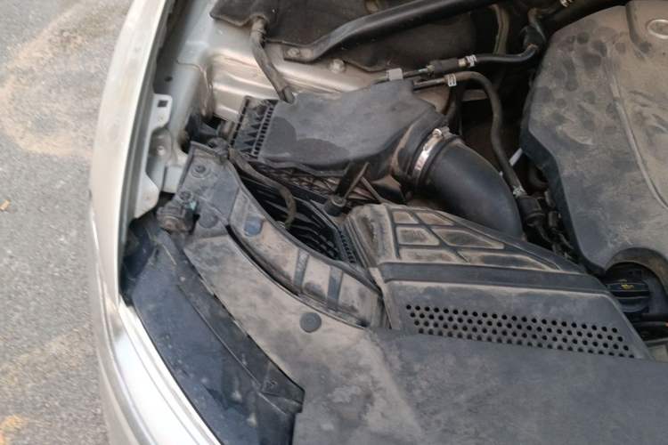 Used Audi Q5 2015 40 TFSI Comfort Model Engine Bay Right
