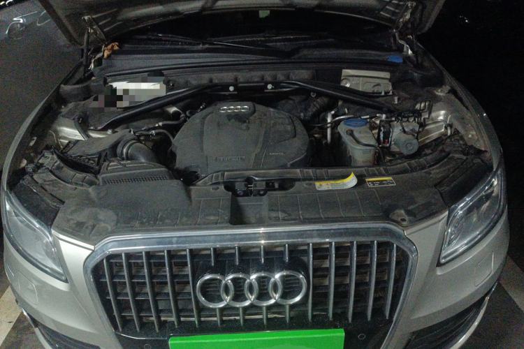Used Audi Q5 2015 40 TFSI Comfort Model Engine Bay