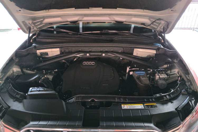 Used Audi Q5 2015 40 TFSI Technology Edition Engine Bay