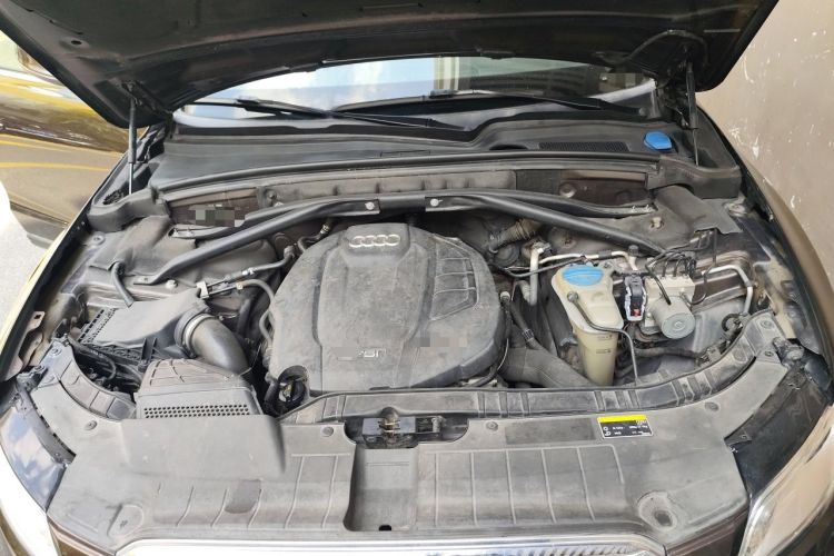 Used Audi Q5 2015 40 TFSI Comfort Model Engine Bay