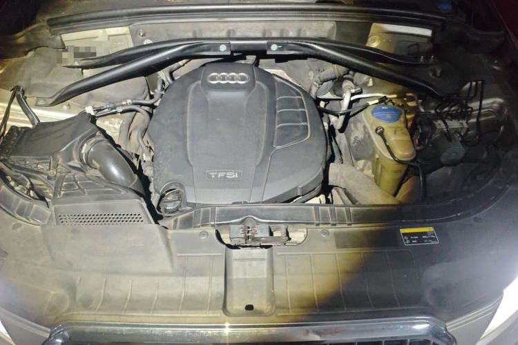 Used Audi Q5 2015 40 TFSI Technology Edition Engine Bay