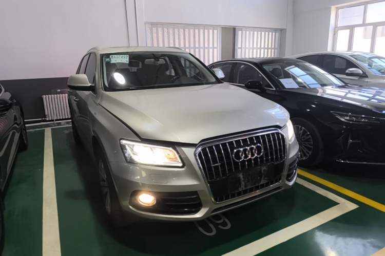 Used Audi Q5 2015 40 TFSI Technology Edition Front Right 45 Deg
