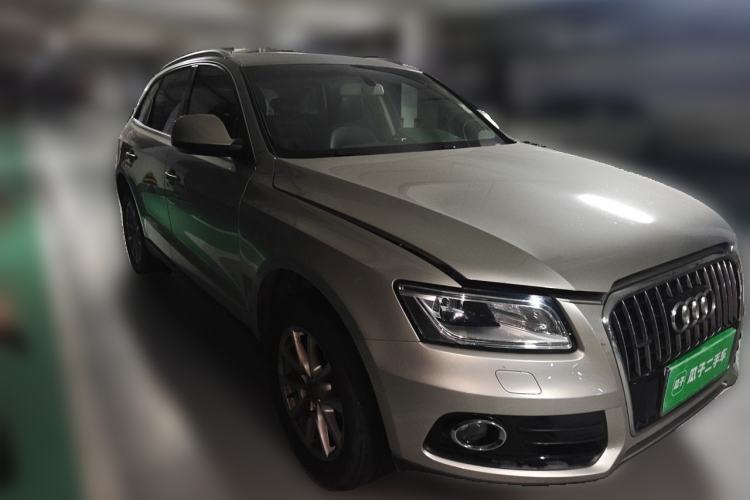 Used Audi Q5 2015 40 TFSI Trendy Edition Front Right 45 Deg