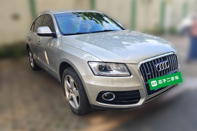 Used Audi Q5 2015 40 TFSI Comfort Model Front Right 45 Deg