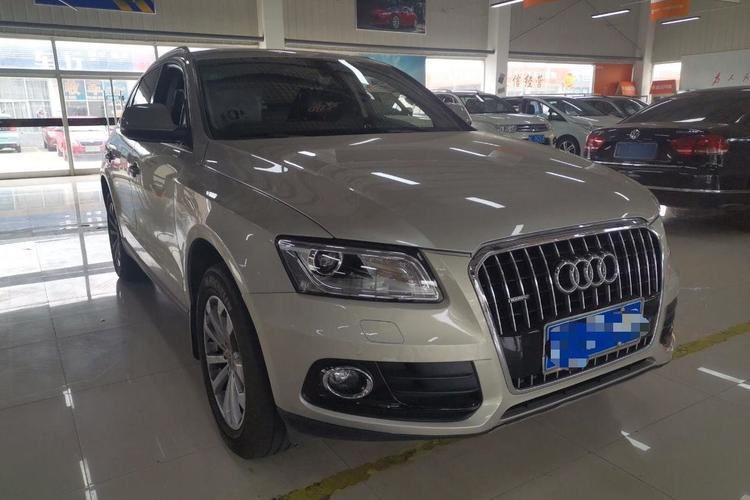 Used Audi Q5 2015 40 TFSI Technology Edition Front Right 45 Deg