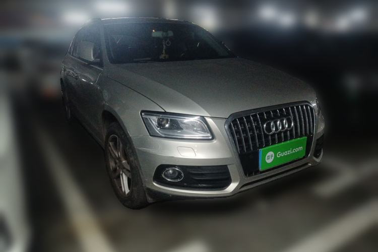 Used Audi Q5 2015 40 TFSI Comfort Model Front Right 45 Deg