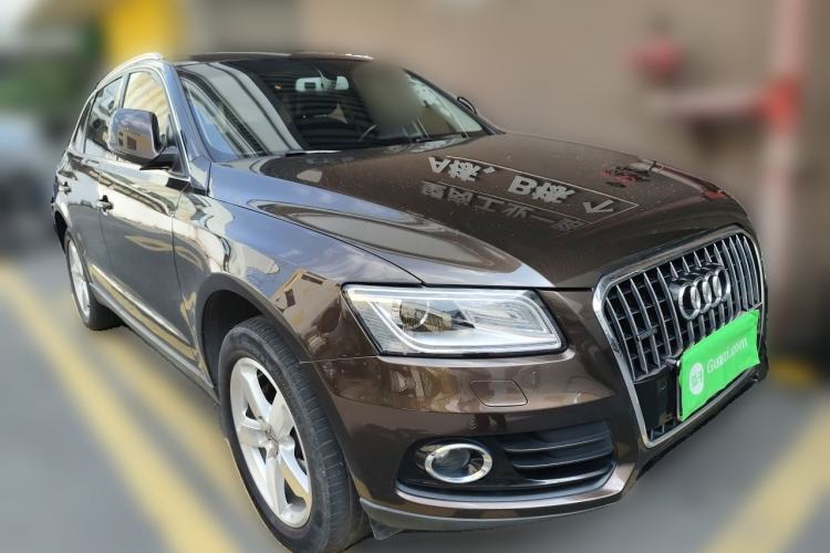 Used Audi Q5 2015 40 TFSI Comfort Model Front Right 45 Deg
