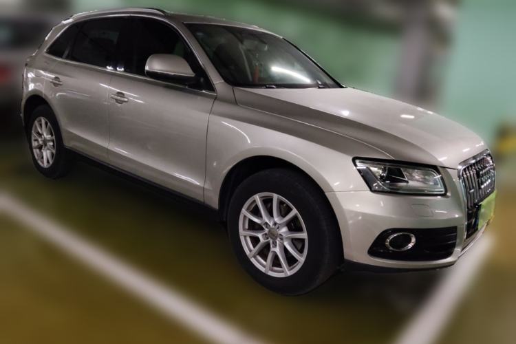 Used Audi Q5 2015 40 TFSI Trendy Edition Front Right 45 Deg