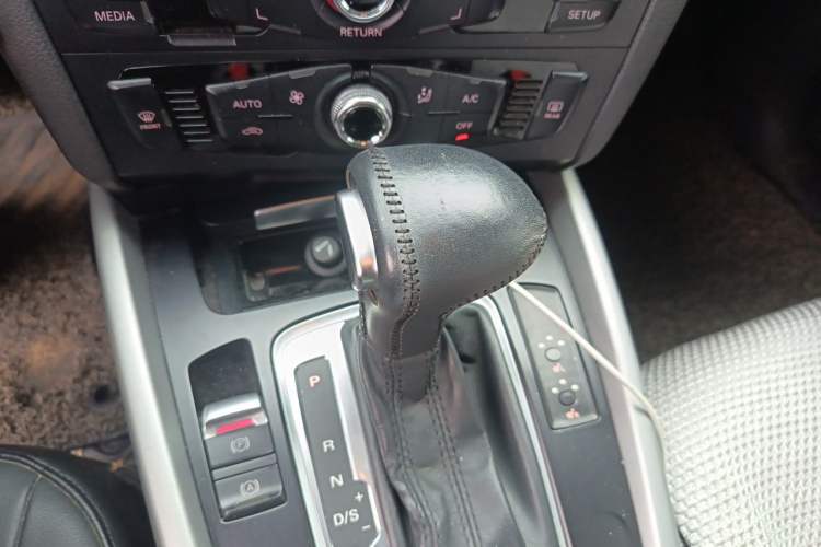 Used Audi Q5 2015 40 TFSI Trendy Edition Gear Lever