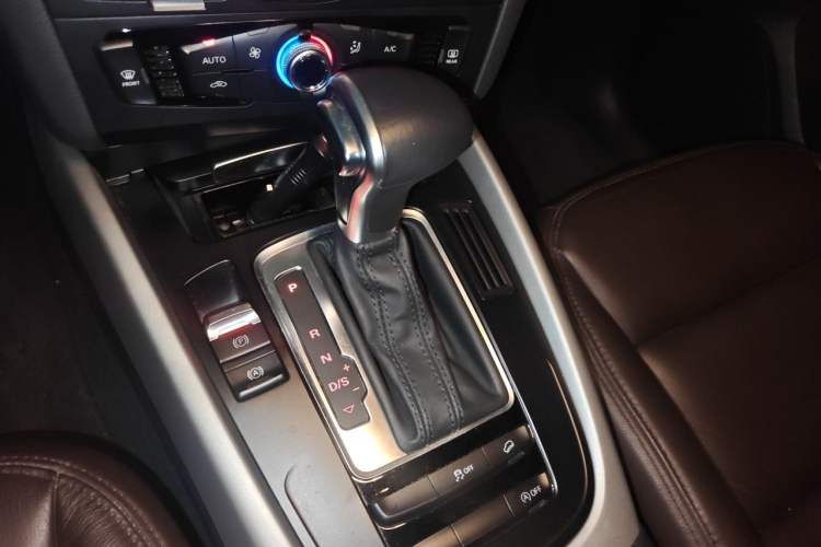 Used Audi Q5 2015 40 TFSI Trendy Edition Gear Lever
