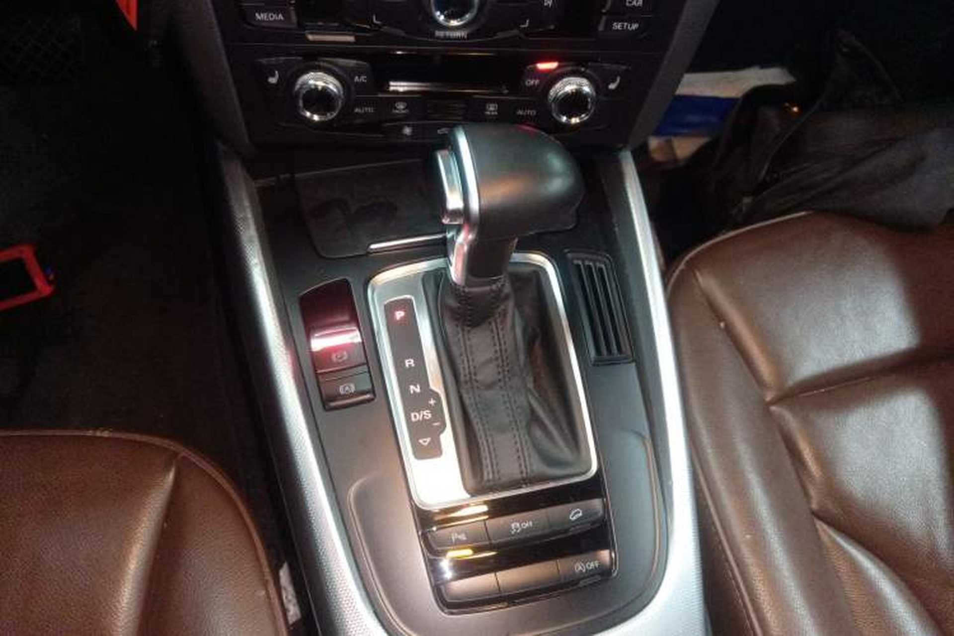 Used Audi Q5 2015 40 TFSI Technology Edition Gear Lever
