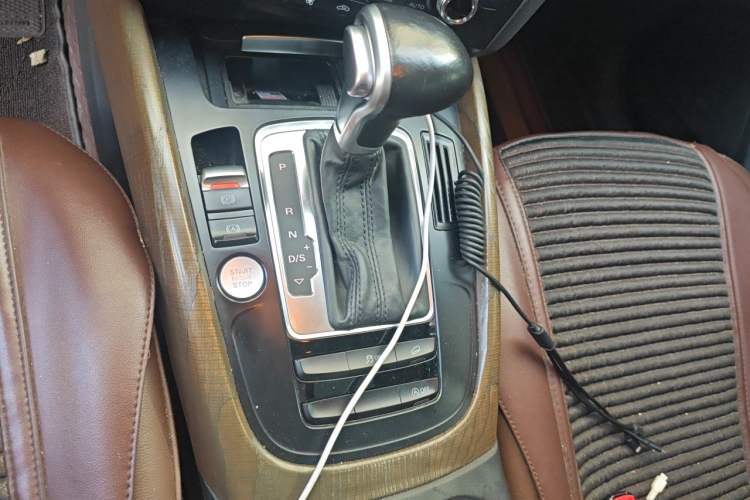 Used Audi Q5 2015 40 TFSI Comfort Model Gear Lever