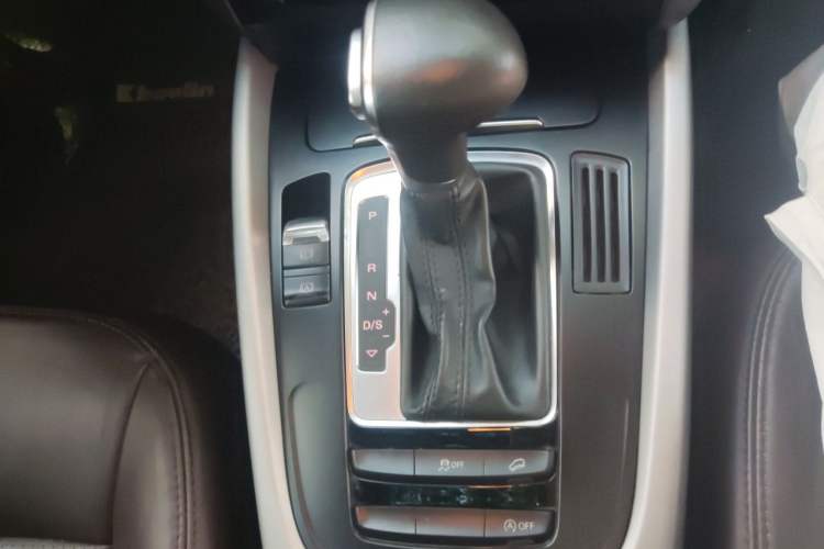 Used Audi Q5 2015 40 TFSI Trendy Edition Gear Lever