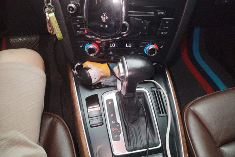Used Audi Q5 2015 40 TFSI Technology Edition Gear Lever