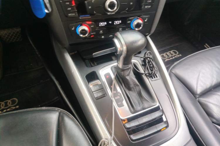 Used Audi Q5 2015 40 TFSI Technology Edition Gear Lever