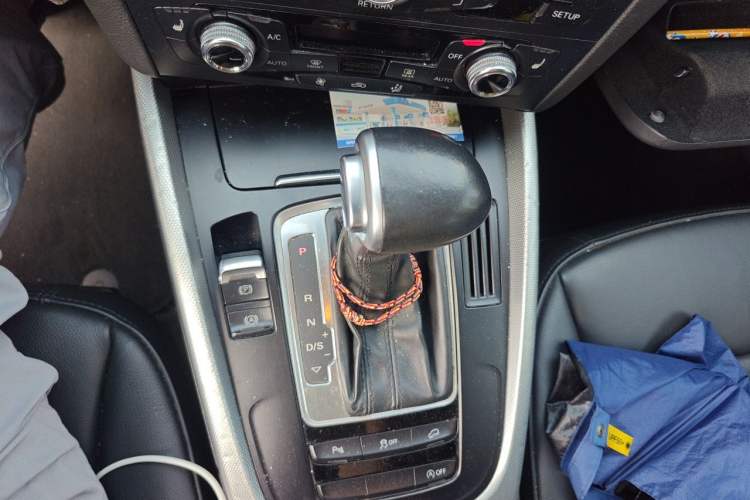 Used Audi Q5 2015 40 TFSI Technology Edition Gear Lever