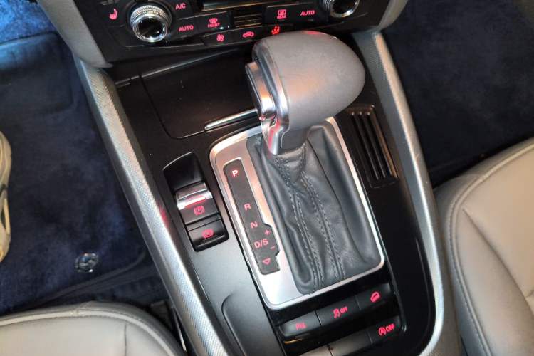 Used Audi Q5 2015 40 TFSI Technology Edition Gear Lever