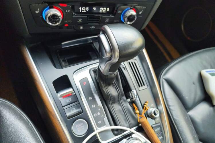 Used Audi Q5 2015 40 TFSI Comfort Model Gear Lever