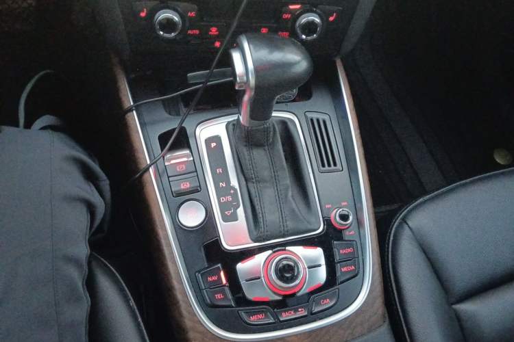 Used Audi Q5 2015 40 TFSI Comfort Model Gear Lever