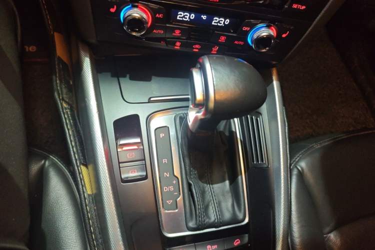 Used Audi Q5 2015 40 TFSI Technology Edition Gear Lever