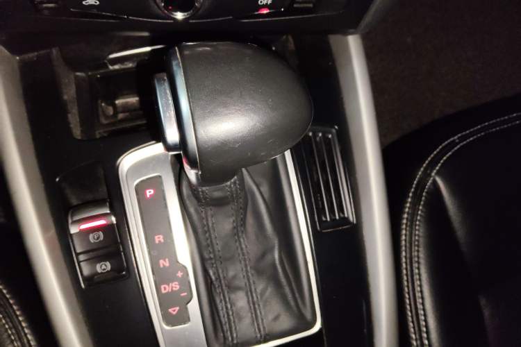 Used Audi Q5 2015 40 TFSI Trendy Edition Gear Lever