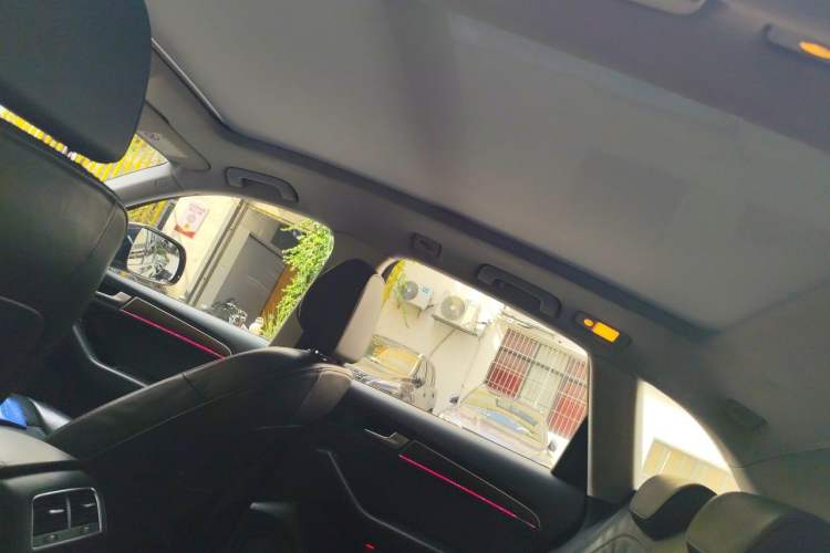 Used Audi Q5 2015 40 TFSI Comfort Model Headliner