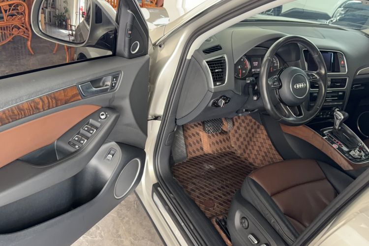 Used Audi Q5 2015 40 TFSI Comfort Model Interior 1