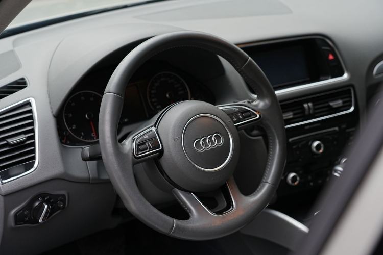 Used Audi Q5 2015 40 TFSI Technology Edition Interior 2