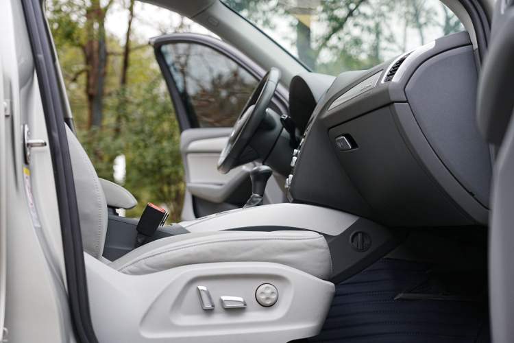 Used Audi Q5 2015 40 TFSI Technology Edition Interior 5