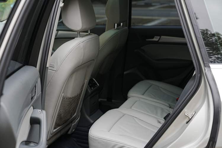 Used Audi Q5 2015 40 TFSI Technology Edition Interior 6
