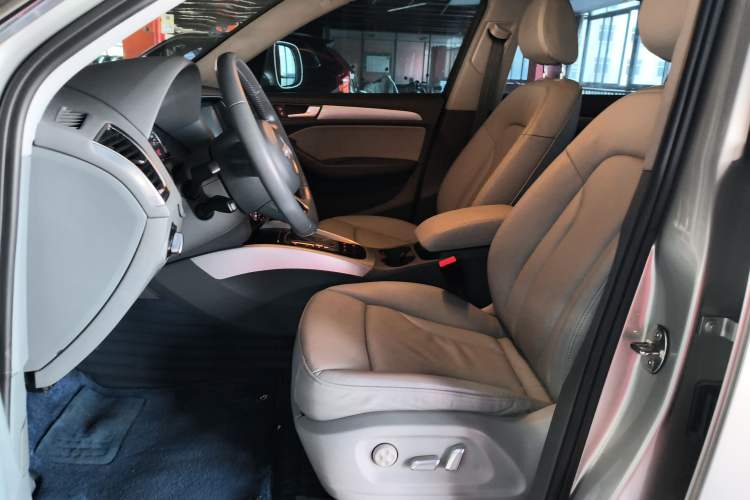 Used Audi Q5 2015 40 TFSI Technology Edition Left Front Seat