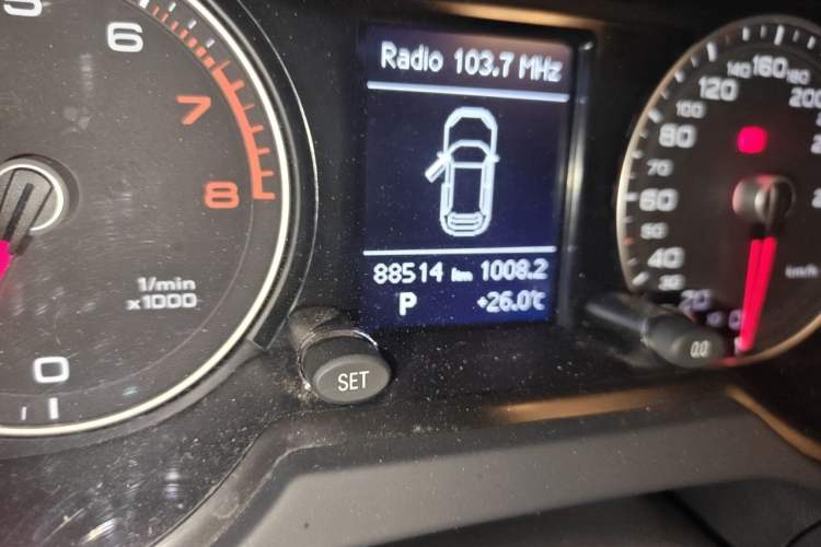 Used Audi Q5 2015 40 TFSI Trendy Edition Odometer Close Up