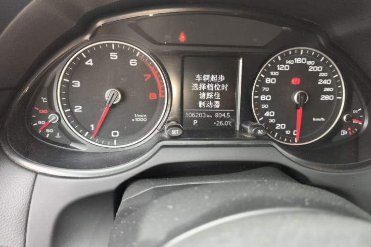 Used Audi Q5 2015 40 TFSI Trendy Edition Odometer Close Up