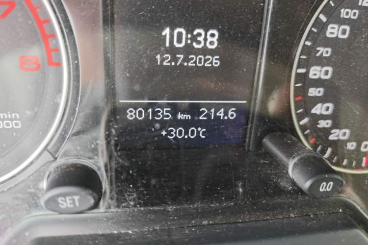 Used Audi Q5 2015 40 TFSI Trendy Edition Odometer Close Up