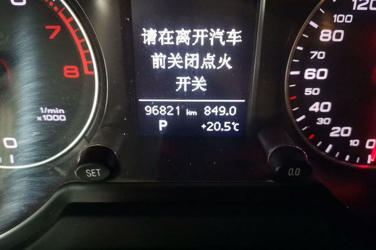 Used Audi Q5 2015 40 TFSI Technology Edition Odometer Close Up