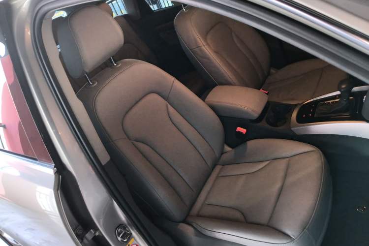 Used Audi Q5 2015 40 TFSI Technology Edition Right Front Seat