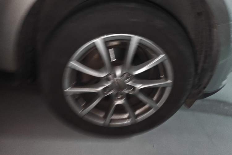Used Audi Q5 2015 40 TFSI Trendy Edition Right Front Wheel Hub