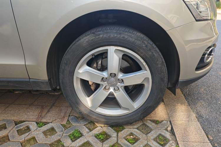 Used Audi Q5 2015 40 TFSI Comfort Model Right Front Wheel Hub