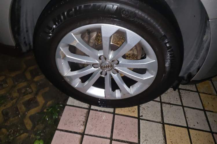 Used Audi Q5 2015 40 TFSI Technology Edition Right Front Wheel Hub
