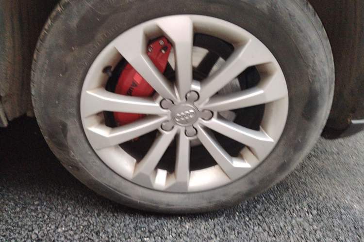 Used Audi Q5 2015 40 TFSI Technology Edition Right Front Wheel Hub