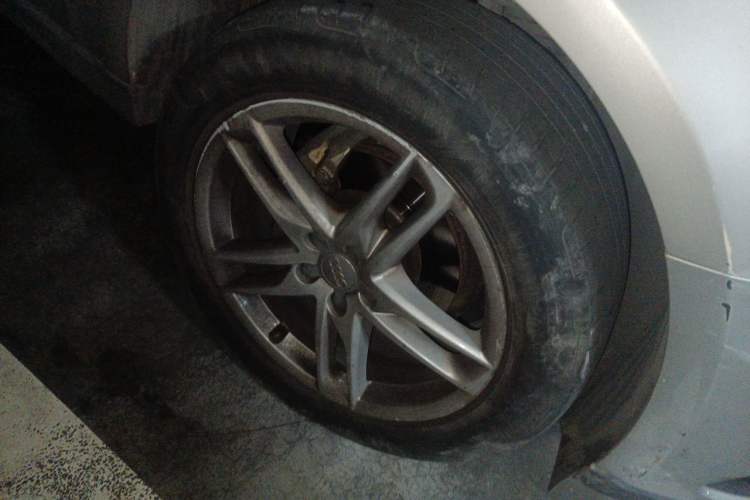 Used Audi Q5 2015 40 TFSI Comfort Model Right Front Wheel Hub
