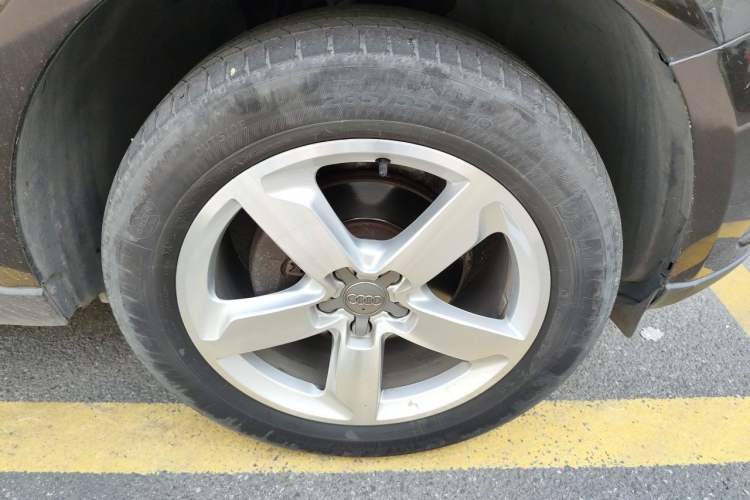 Used Audi Q5 2015 40 TFSI Comfort Model Right Front Wheel Hub