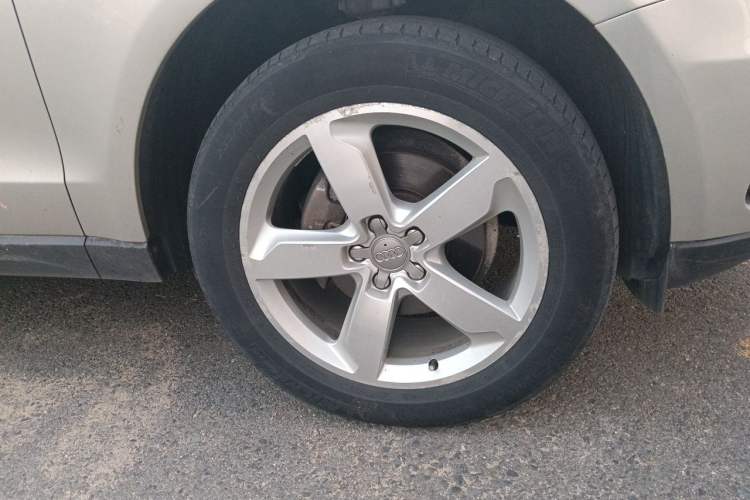 Used Audi Q5 2015 40 TFSI Comfort Model Right Front Wheel Hub