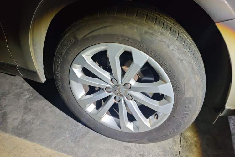 Used Audi Q5 2015 40 TFSI Technology Edition Right Front Wheel Hub