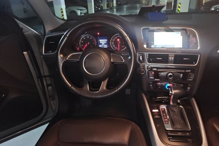 Used Audi Q5 2015 40 TFSI Trendy Edition Steering Wheel