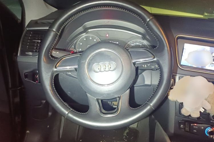 Used Audi Q5 2015 40 TFSI Trendy Edition Steering Wheel