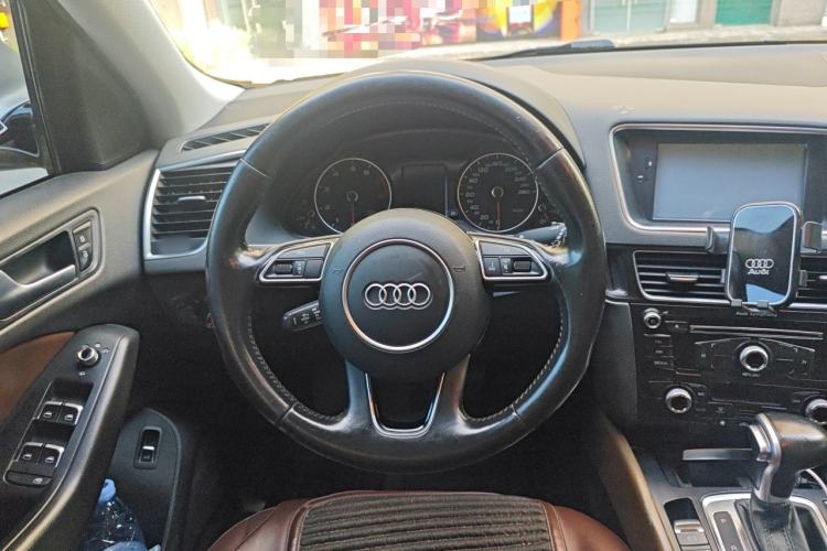 Used Audi Q5 2015 40 TFSI Comfort Model Steering Wheel