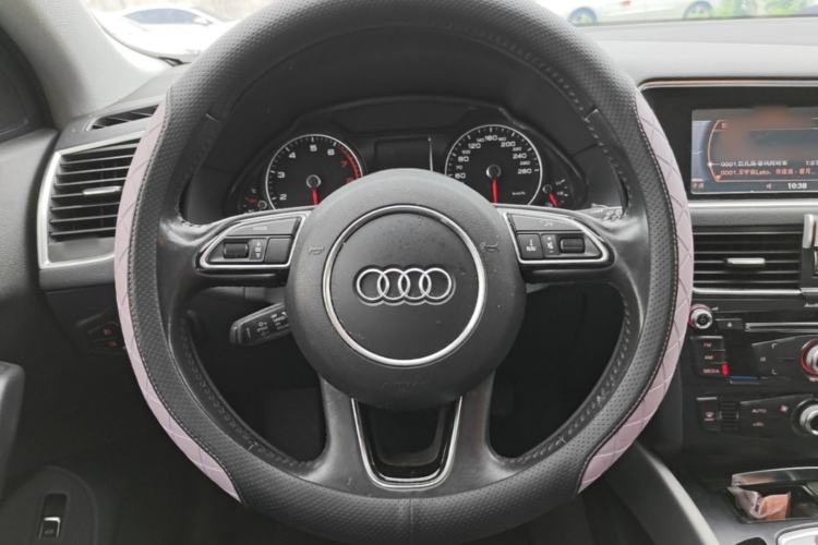 Used Audi Q5 2015 40 TFSI Trendy Edition Steering Wheel